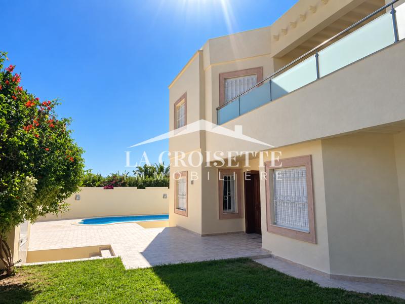 Villa S+4 avec piscine à Gammarth